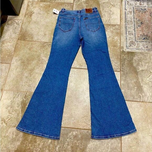 Lee Vintage Modern High Rise Flare Jeans 29x33 NWT Stretch Distressed Denim - Picture 4 of 11